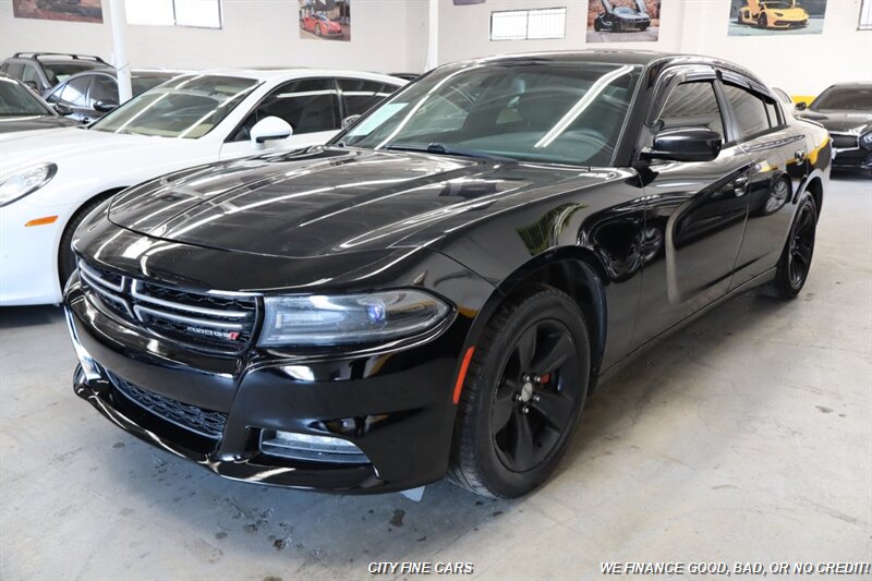 2015 Dodge Charger SE photo 3