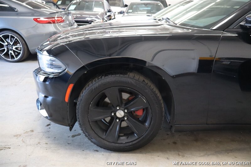 2015 Dodge Charger SE photo 4