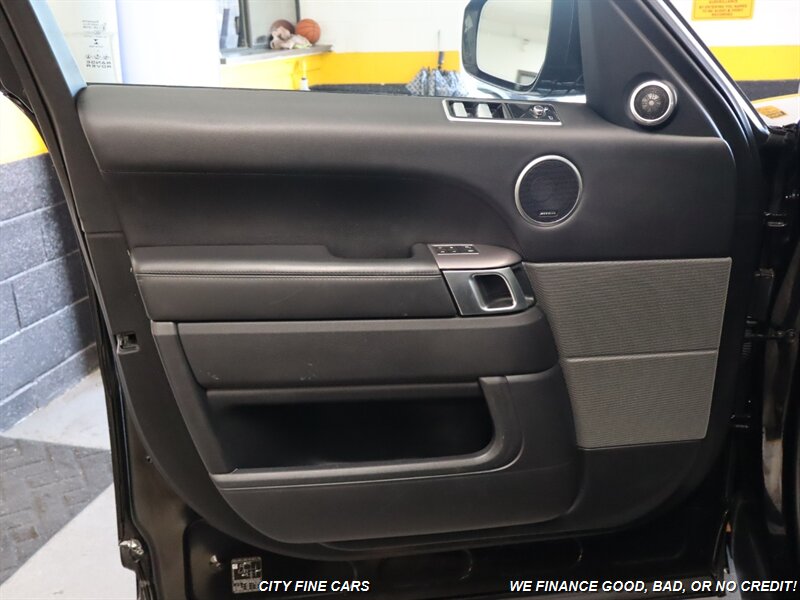 2019 Land Rover Range Rover Sport HSE photo 14