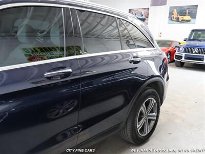 2019 Mercedes-Benz GLC GLC 300 4MATIC   - Photo 6 - Panorama City, CA 91402