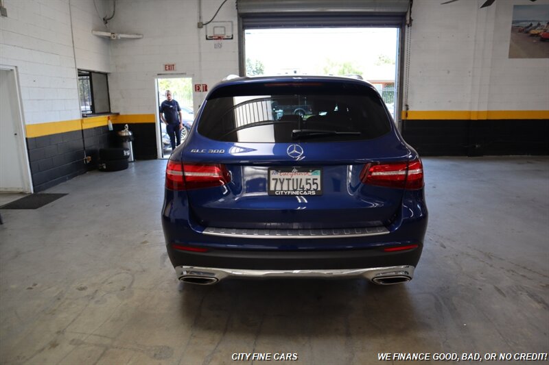 2017 Mercedes-Benz GLC GLC 300 - Photo 8 - Panorama City, CA 91402