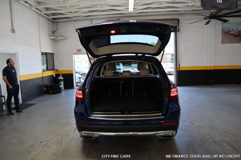 2017 Mercedes-Benz GLC GLC 300 - Photo 32 - Panorama City, CA 91402