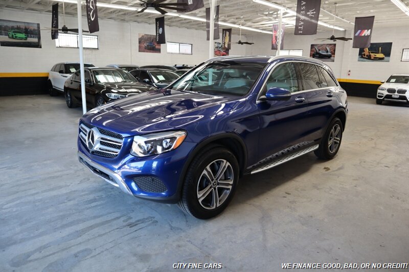 2017 Mercedes-Benz GLC GLC 300 - Photo 2 - Panorama City, CA 91402