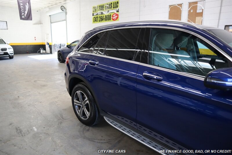 2017 Mercedes-Benz GLC GLC 300 - Photo 10 - Panorama City, CA 91402