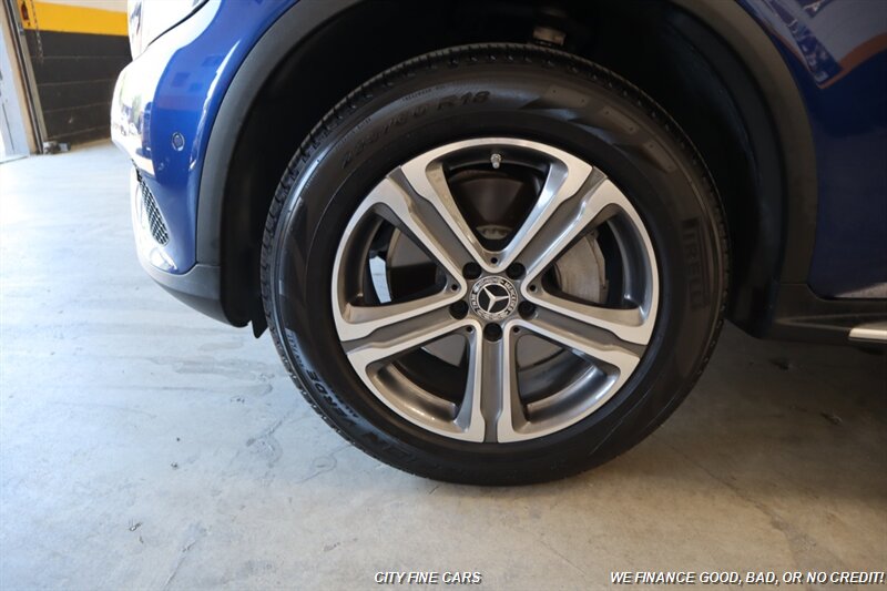 2017 Mercedes-Benz GLC GLC 300 - Photo 4 - Panorama City, CA 91402