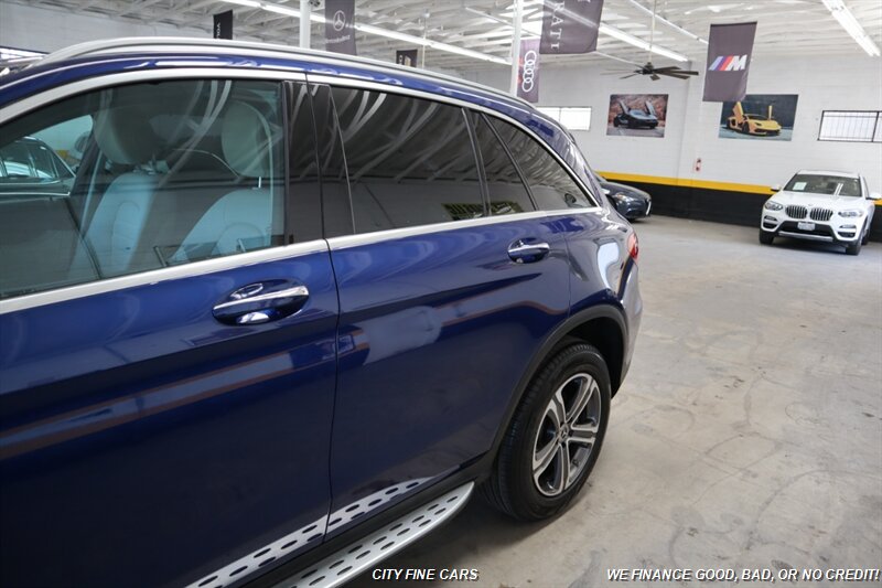 2017 Mercedes-Benz GLC GLC 300 - Photo 6 - Panorama City, CA 91402