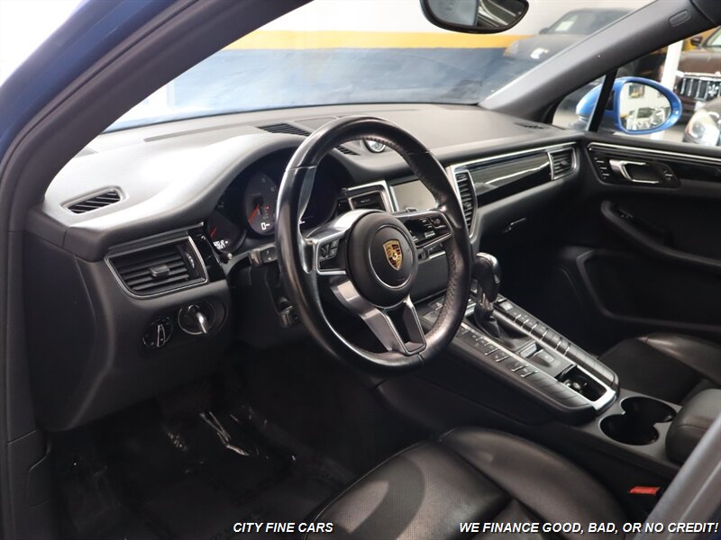 2016 Porsche Macan S photo 12
