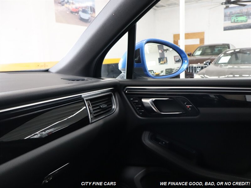 2016 Porsche Macan S photo 25