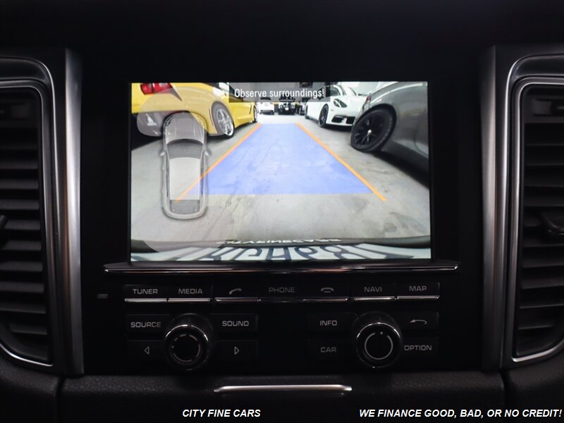 2016 Porsche Macan S   - Photo 22 - Panorama City, CA 91402