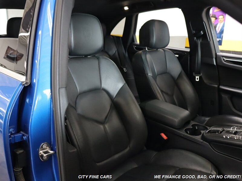 2016 Porsche Macan S photo 32