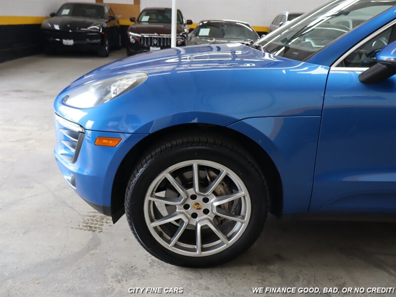 2016 Porsche Macan S photo 2