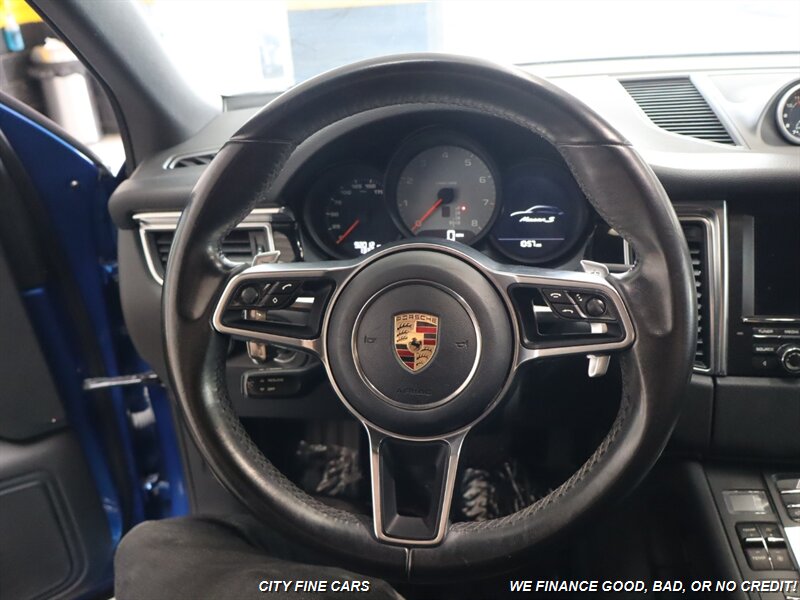 2016 Porsche Macan S photo 18