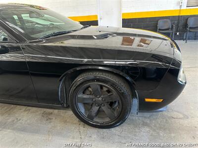 2014 Dodge Challenger SXT   - Photo 11 - Panorama City, CA 91402