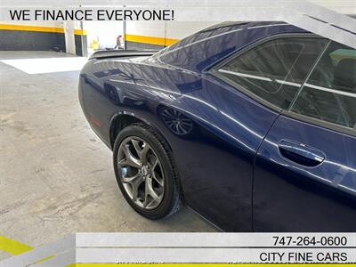 2017 Dodge Challenger SXT   - Photo 10 - Panorama City, CA 91402