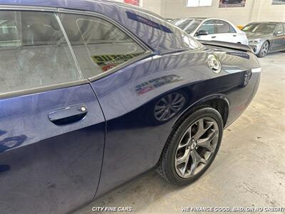 2017 Dodge Challenger SXT   - Photo 6 - Panorama City, CA 91402