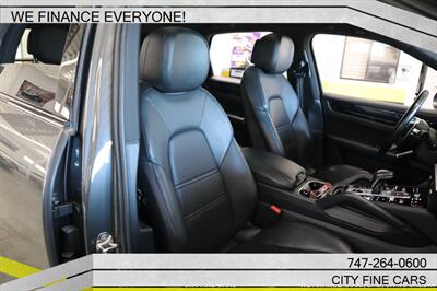 2020 Porsche Cayenne S   - Photo 34 - Panorama City, CA 91402