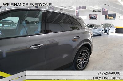 2020 Porsche Cayenne S   - Photo 6 - Panorama City, CA 91402