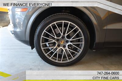 2020 Porsche Cayenne S   - Photo 4 - Panorama City, CA 91402