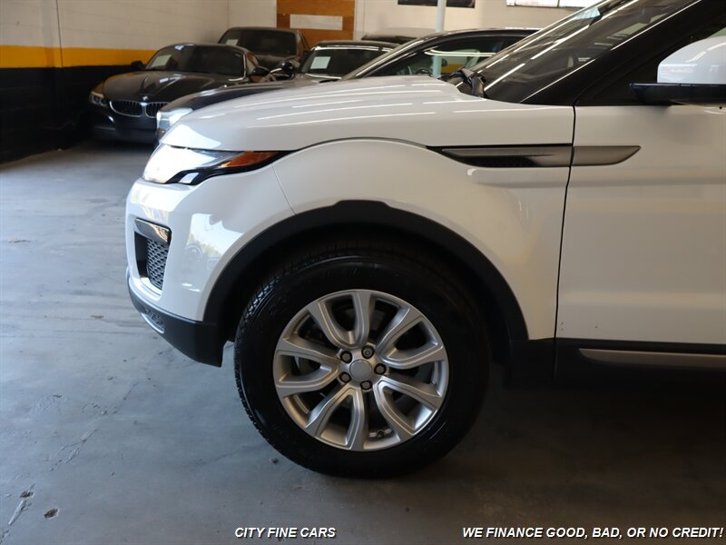 2018 Land Rover Range Rover Evoque SE photo 2