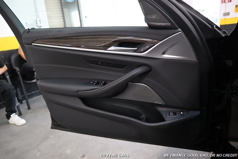 2020 BMW 5 Series 530e iPerformance - Photo 24 - Panorama City, CA 91402