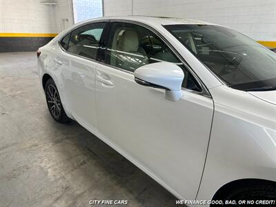 2017 Lexus ES   - Photo 13 - Panorama City, CA 91402