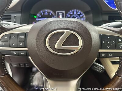 2017 Lexus ES   - Photo 20 - Panorama City, CA 91402