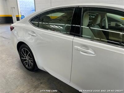 2017 Lexus ES   - Photo 12 - Panorama City, CA 91402