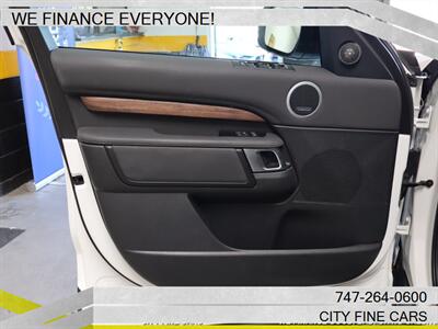 2019 Land Rover Discovery HSE   - Photo 15 - Panorama City, CA 91402