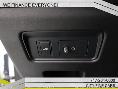 2019 Land Rover Discovery HSE   - Photo 17 - Panorama City, CA 91402