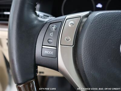 2014 Lexus ES   - Photo 16 - Panorama City, CA 91402