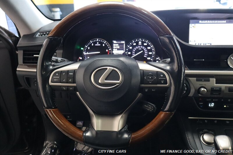 2016 Lexus ES 350 photo 24