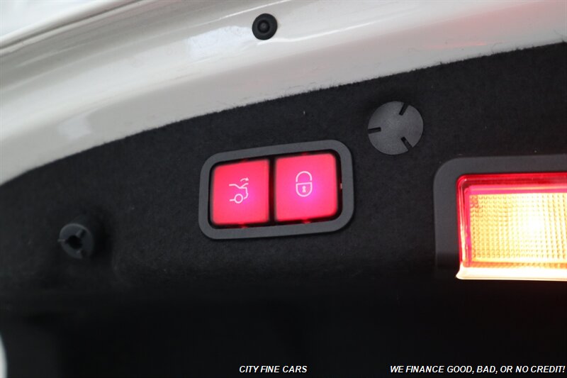 2019 Mercedes-Benz C 300 - Photo 16 - Panorama City, CA 91402