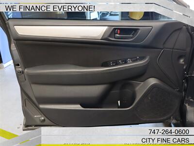 2018 Subaru Outback 2.5i   - Photo 15 - Panorama City, CA 91402
