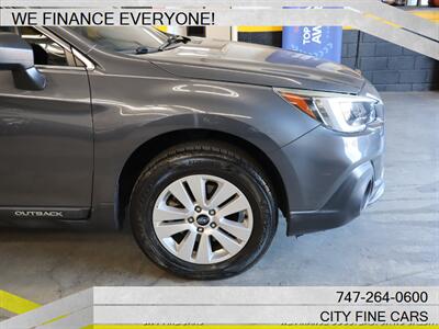 2018 Subaru Outback 2.5i   - Photo 12 - Panorama City, CA 91402