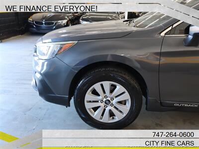2018 Subaru Outback 2.5i   - Photo 3 - Panorama City, CA 91402
