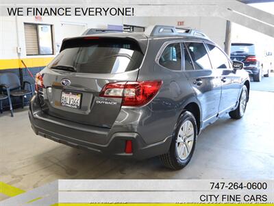 2018 Subaru Outback 2.5i   - Photo 9 - Panorama City, CA 91402