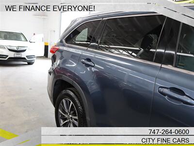 2018 Toyota Highlander XLE   - Photo 9 - Panorama City, CA 91402