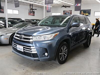 2018 Toyota Highlander XLE   - Photo 2 - Panorama City, CA 91402