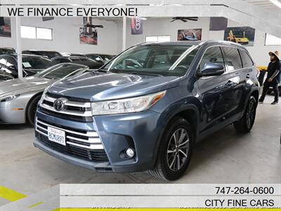 2018 Toyota Highlander XLE   - Photo 2 - Panorama City, CA 91402