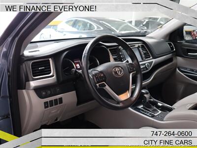 2018 Toyota Highlander XLE   - Photo 13 - Panorama City, CA 91402