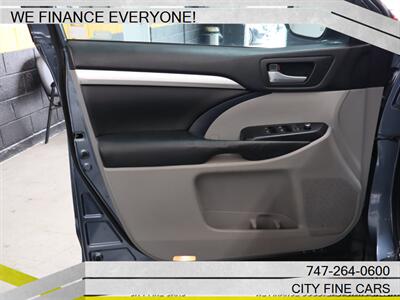 2018 Toyota Highlander XLE   - Photo 14 - Panorama City, CA 91402