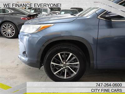 2018 Toyota Highlander XLE   - Photo 3 - Panorama City, CA 91402