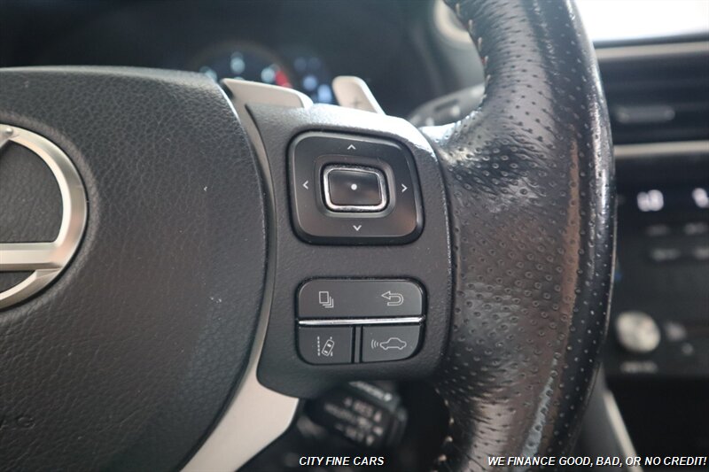 2017 Lexus IS 200t - Photo 19 - Panorama City, CA 91402