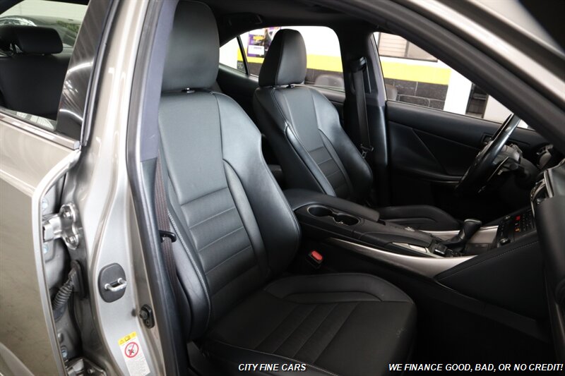 2017 Lexus IS 200t - Photo 33 - Panorama City, CA 91402