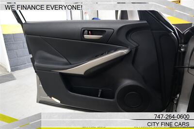2017 Lexus IS 200t - Photo 27 - Panorama City, CA 91402