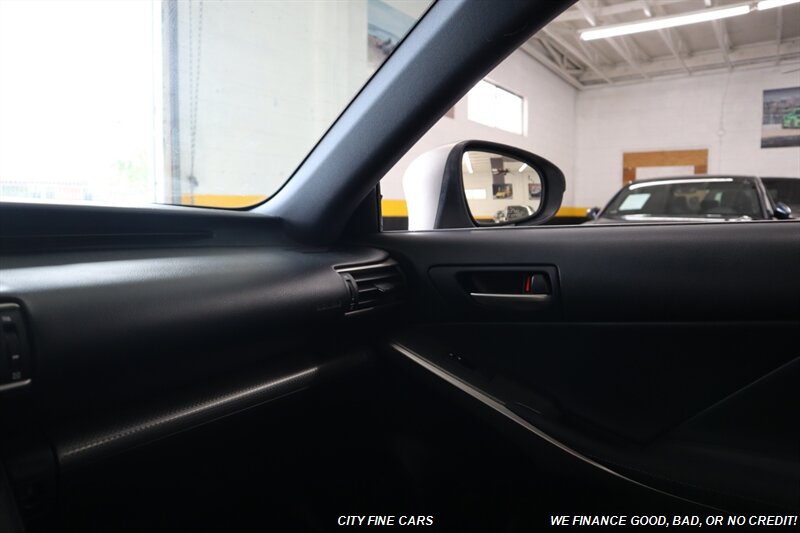 2017 Lexus IS 200t - Photo 26 - Panorama City, CA 91402