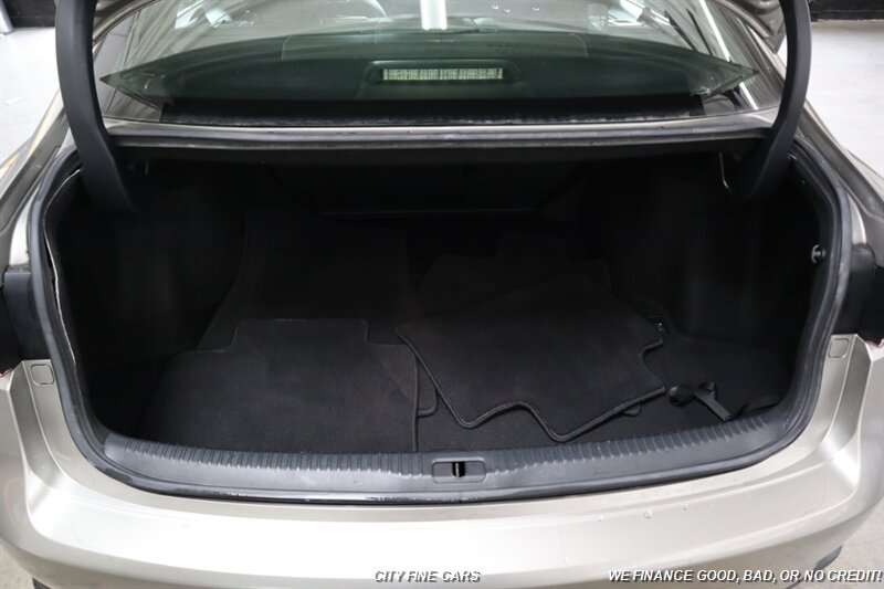 2017 Lexus IS 200t - Photo 31 - Panorama City, CA 91402