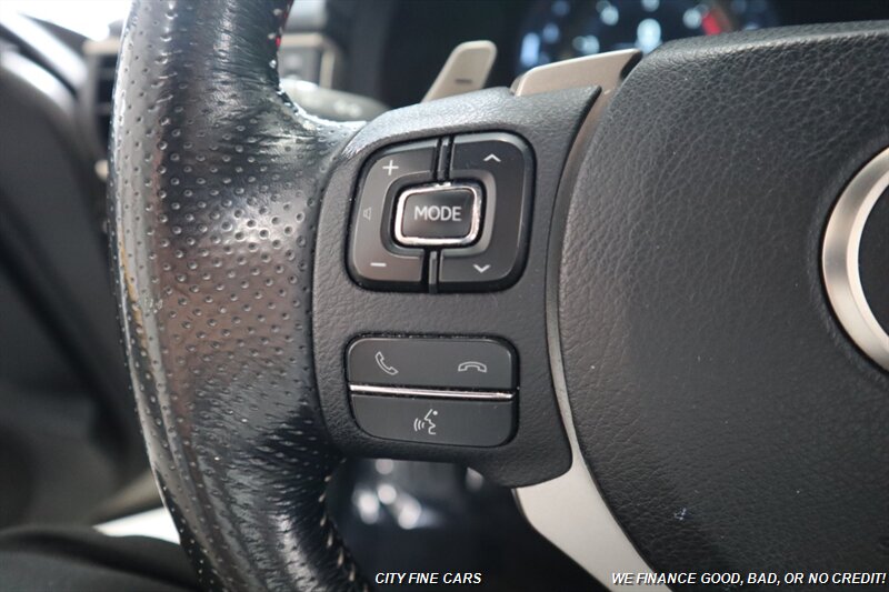 2017 Lexus IS 200t - Photo 16 - Panorama City, CA 91402