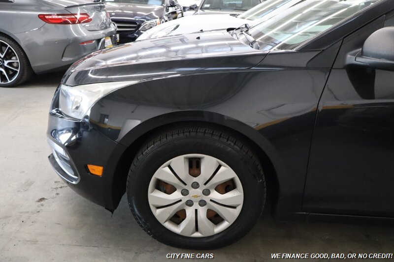 2016 Chevrolet Cruze Limited LS photo 2