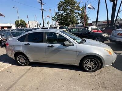 2011 Ford Focus SE - Photo 4 - Panorama City, CA 91402
